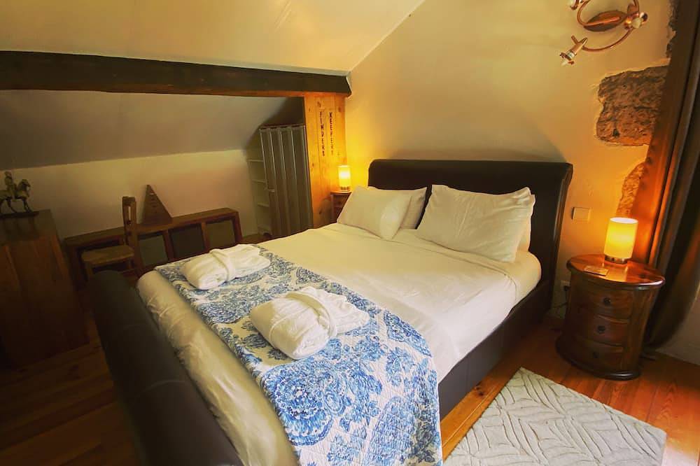 Marcadis Gite @Finders Keepers France. Adult only site with 16 acres and a lake in Moncrabeau, Nérac region