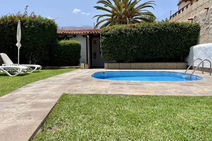 Gîte pour 3 personnes, avec Balcon ainsi que Jardin et Piscine dans Abades