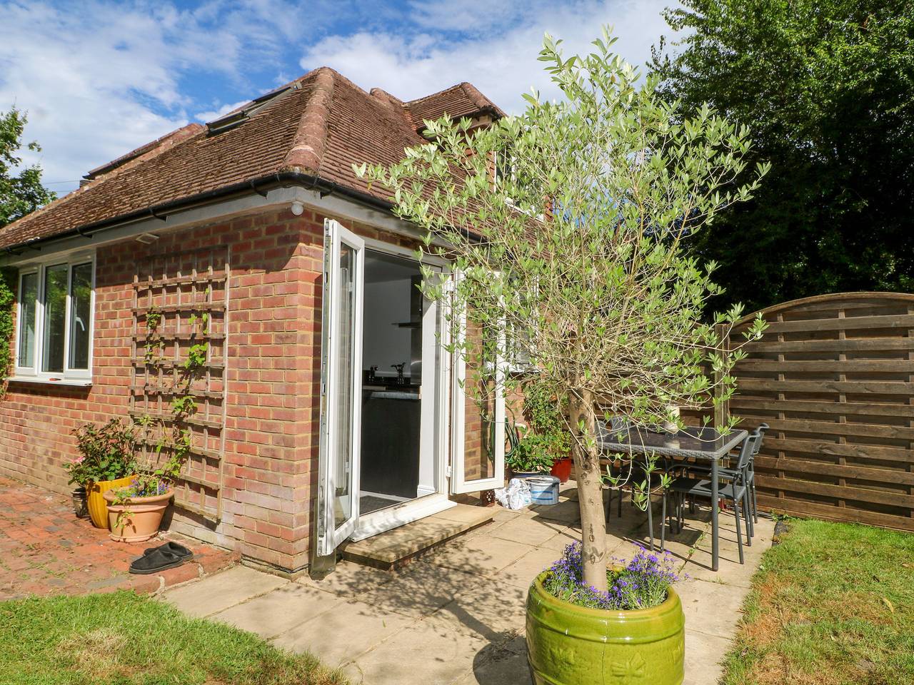 Lucerne Cottage in Capel (Surrey), Surrey