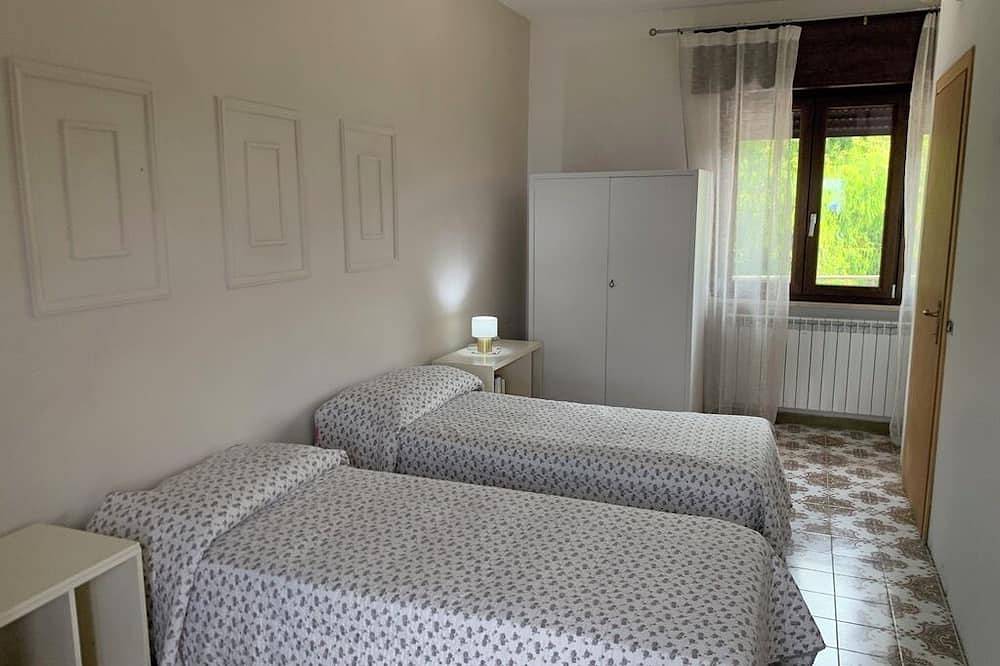 Small villa with a view of the Cassino valley and montecassino with its abbey. in Cassino, Frosinone Provinz