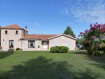Chambre d’hôte pour 4 personnes, avec jardin et piscine, animaux acceptés en Gironde