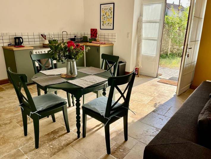 Location de vacances pour 4 personnes, avec terrasse, animaux acceptés à Véretz - 2