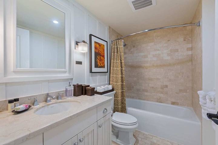 Villa for 12 people, with hot tub and yard as well as pool on Oahu