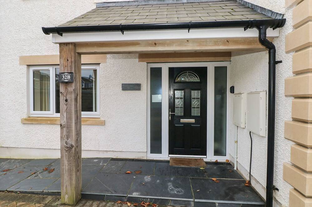 Llygad Yr Haul (Sun), pet friendly, with a garden in Burry Port in Burry Port, Carmarthenshire