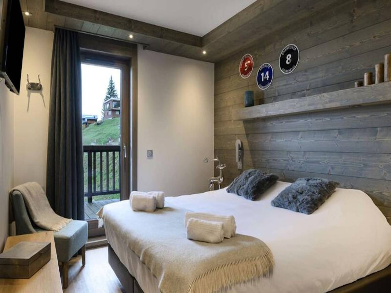 Entire apartment, Courchevel Moriond - Sleeps 4 - Close to slopes and shops in Courchevel 1650 (Moriond), Saint-Bon-Tarentaise