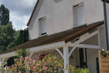 Gîte pour 6 personnes, avec terrasse et piscine dans Lechâtelet