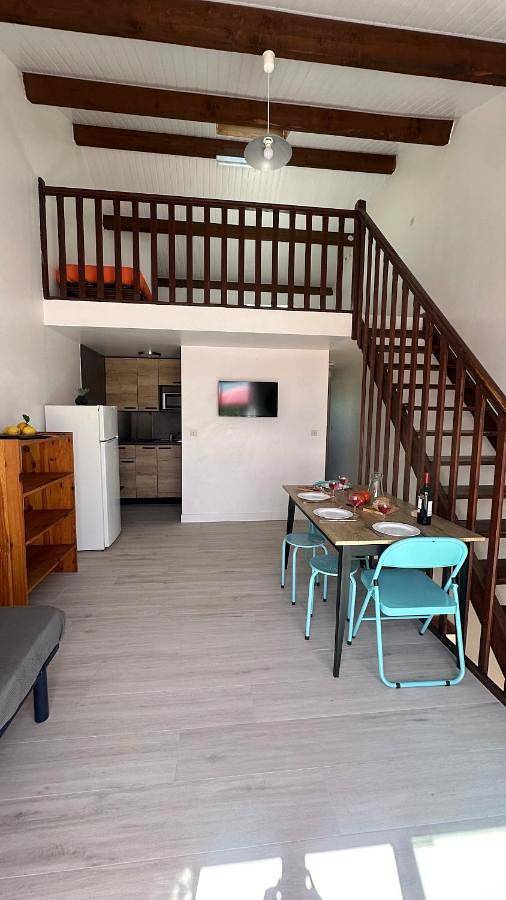 Gîte pour 6 personnes, avec vue ainsi que jardin et piscine, animaux acceptés dans la Tamarissière - 4