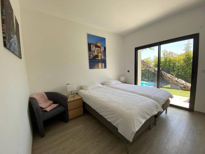 Location de vacances pour 8 personnes, avec piscine et jardin à Servian - 3