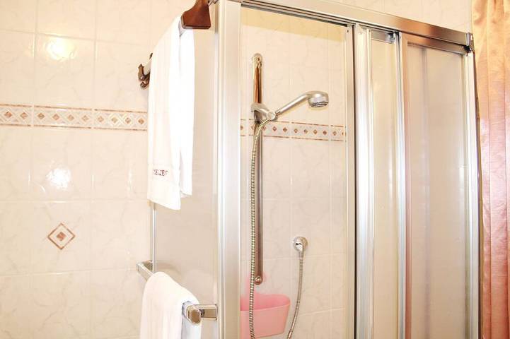 Bungalow für 2 Personen, mit Terrasse und Garten in Oberbayern - 4