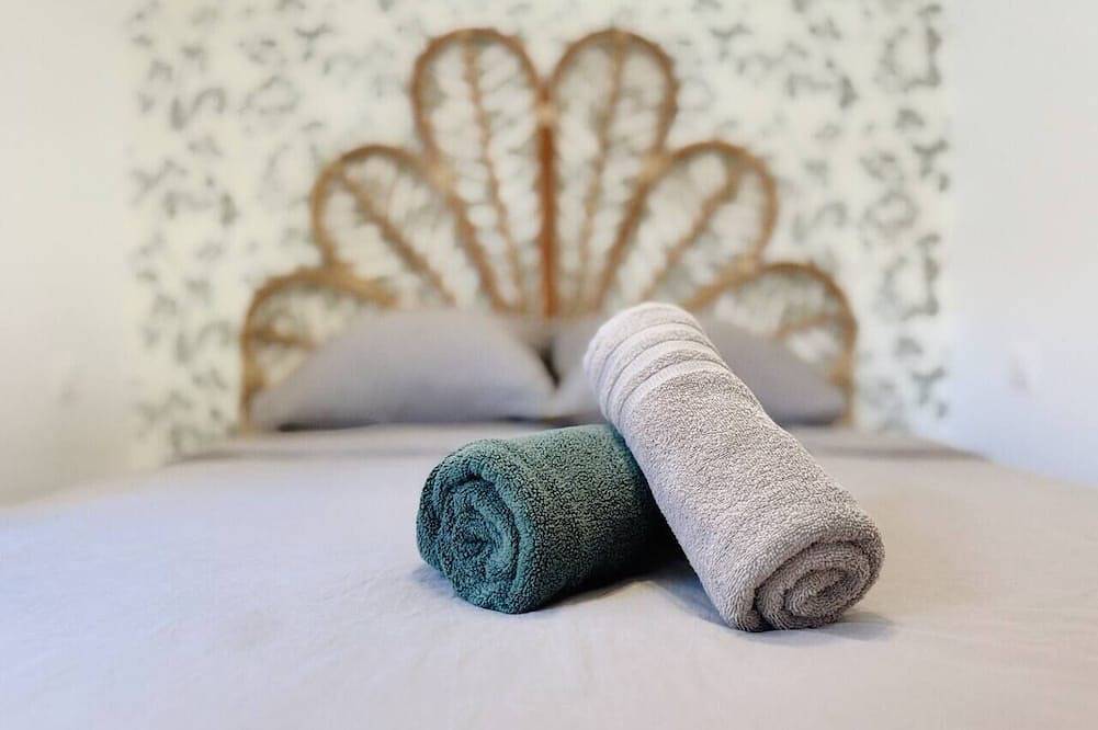 Waterfront cottage with canoe-kayak in Saint-Omer, Saint-Omer region