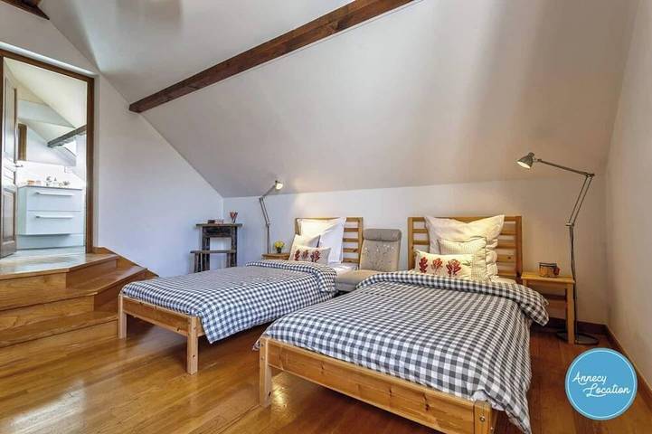 Les Coteaux - Family house with lake view. in Menthon-Saint-Bernard, Annecy und Umgebung