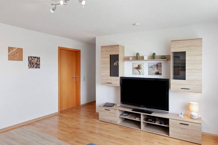 Hel lägenhet, Apartment 'Am See' with Shared Terrace, Shared Garden and Wi-Fi in Regis-Breitingen, Leipziger Neuseenland