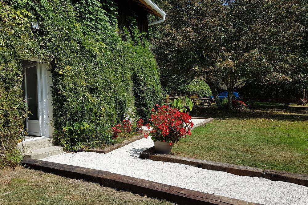 Entire apartment, Apartment completely renovated in an old dependence in Lucbardez-et-Bargues, Landes