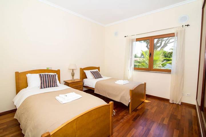 Schöne große freistehende Villa in der Vilamoura Marina Area mit Pool in Quarteira, Faro Distrikt