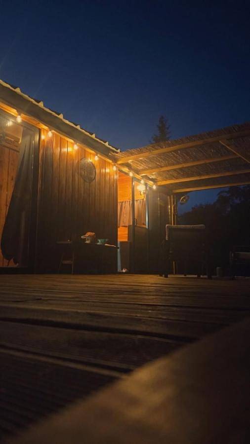 Gîte pour 3 personnes, avec Balcon et Terrasse ainsi que Jardin et Vue sur le lac dans Saint-Martin-de-Valamas