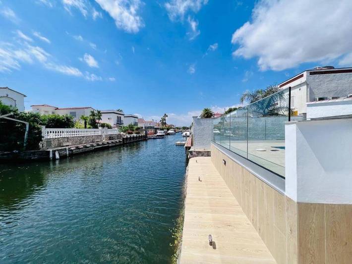 Finca für 8 Personen, mit Ausblick und Balkon sowie Garten in Empuriabrava - 2