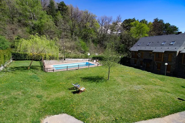 Apartamento de vacaciones para 6 personas, con vistas y balcón además de jardín y piscina - 1