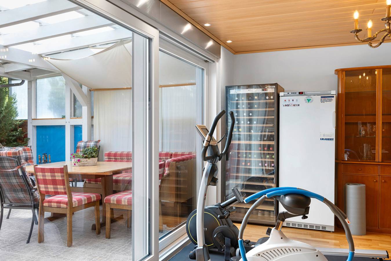 'Gästezimmer 1 mit Bad' mit Gemeinschaftsterrasse- und Küche für Zimmer 1&2, Wi-Fi & Klimaanlage in Wartenberg (Hessen), Vogelsberg Region