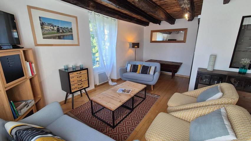 Location de vacances pour 6 personnes, avec piscine ainsi que terrasse et jardin, animaux acceptés à La Chapelle-Aubareil - 4