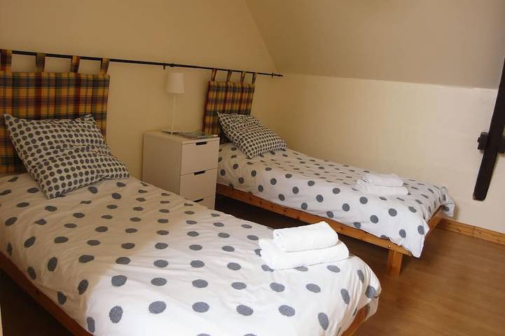 Maison d’hôte pour 2 personnes, avec jardin et piscine à Les Champs-Géraux