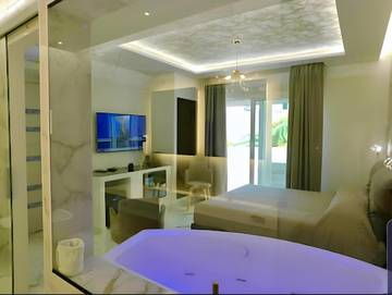 Hôtel pour 2 personnes, avec terrasse ainsi que piscine et vue à Peschici