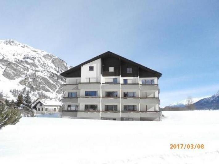 Ferienwohnung für 4 Personen, mit Balkon und Garten in Sils Maria