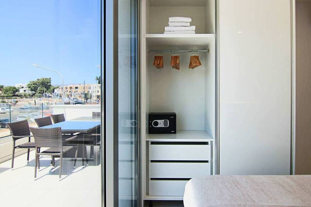 Entire apartment, Phaedrus Living: Deluxe Flat Harbour Suites 112 in Paphos, South Cyprus