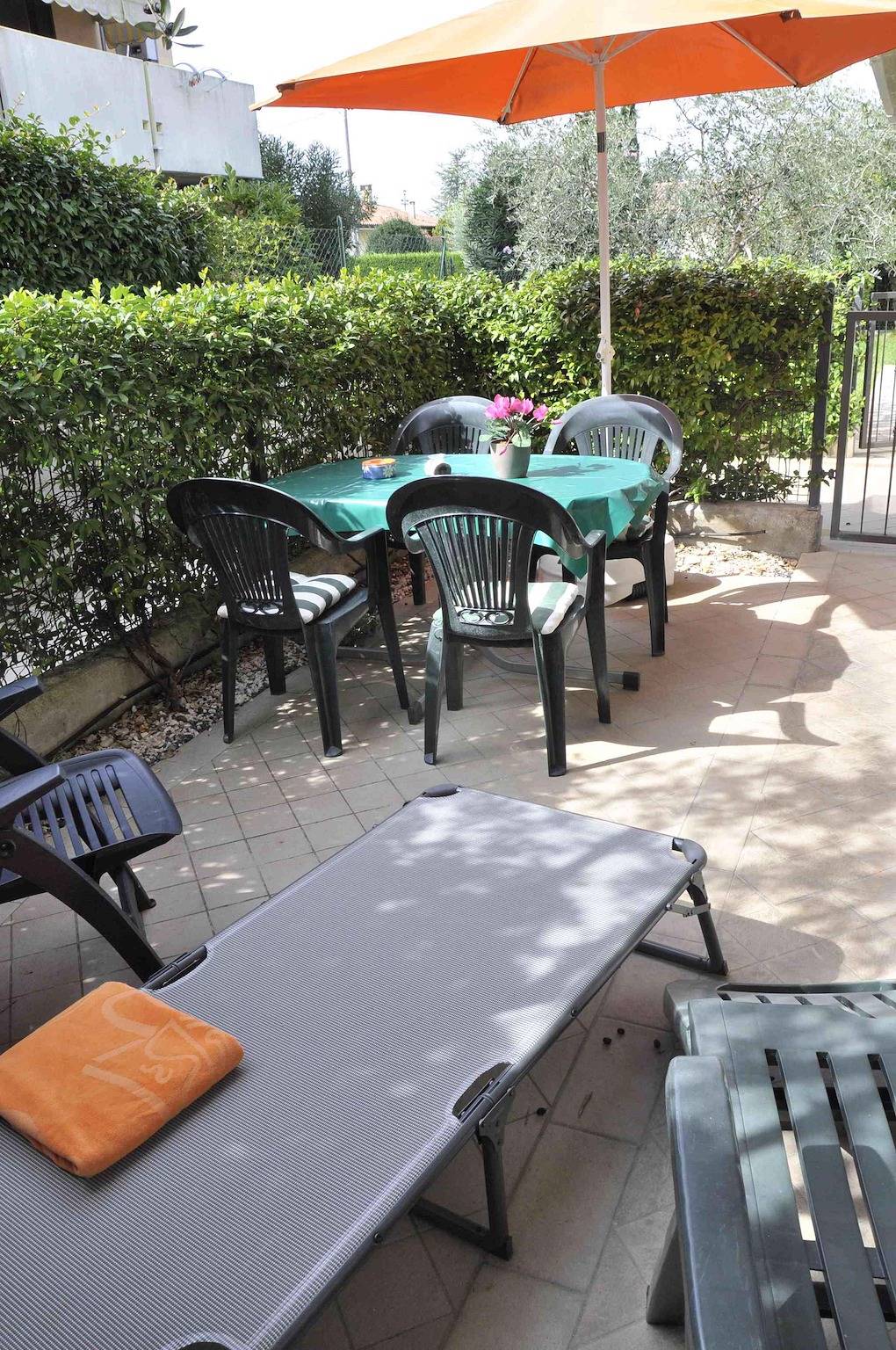 Apartamento vacacional entero, Apartamento vacacional con terraza y piscina in Lazise, Montañas Garda