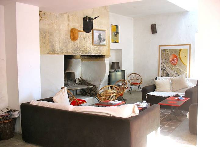 17th century character house in village center with swimming pool in Saint-Laurent-d'Aigouze, Côte d'Améthyste