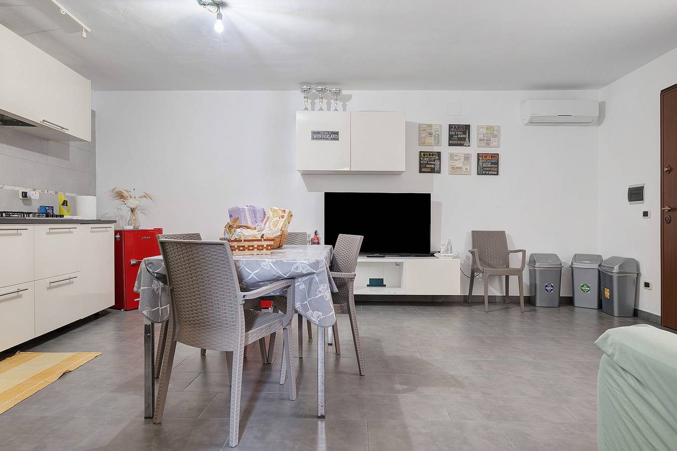 Casa vacacional 'Dal Cappellaio Matto' con terraza privada, Wi-Fi y aire acondicionado in La Lama (Taranto), Taranto