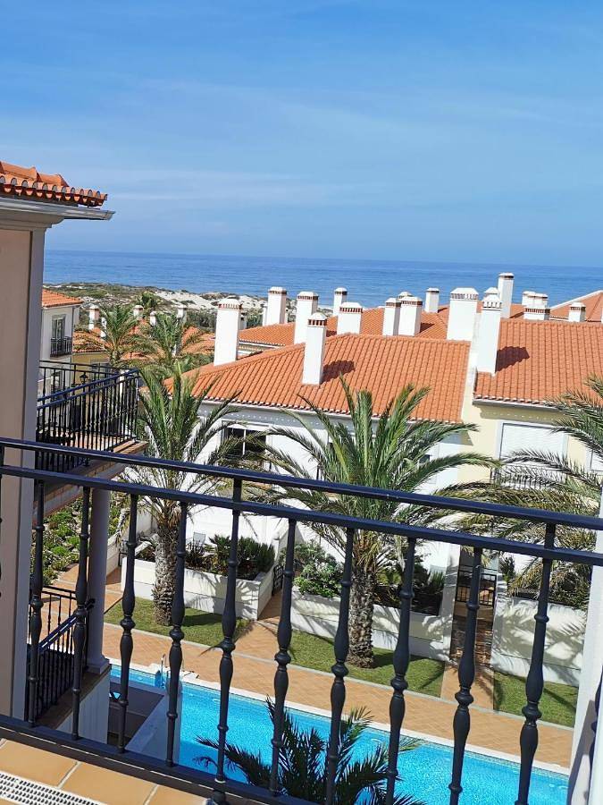 Apartamento inteiro, Two-Bedroom Apartment in Amoreira, Leiria distrito