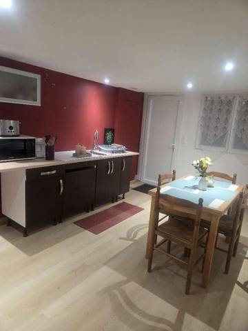 Gîte pour 2 personnes, avec terrasse à Arpajon-sur-Cère