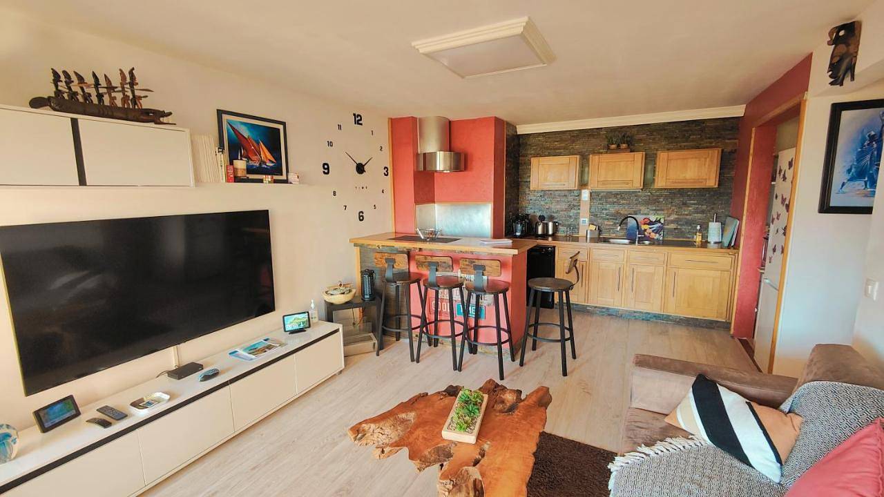 Appartement entier, One-Bedroom Apartment in Le Trayas, Saint-Raphaël
