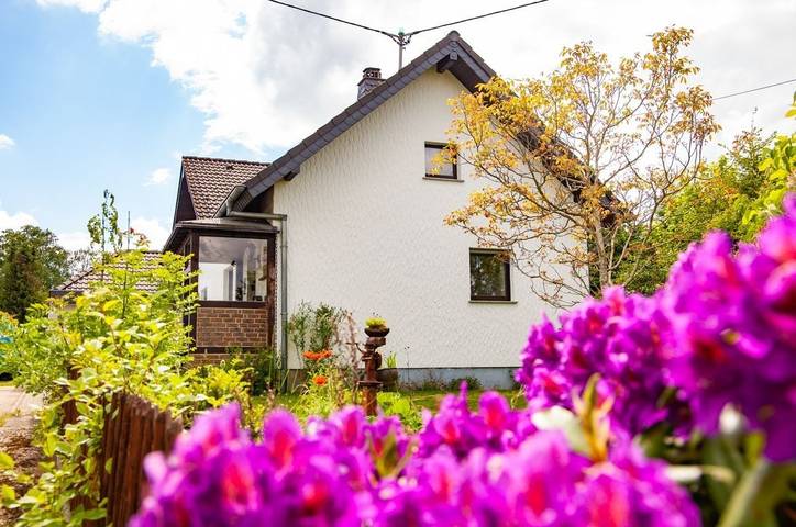 Ferienhaus für 8 Personen, mit Terrasse und Garten sowie Ausblick in Hellenthal