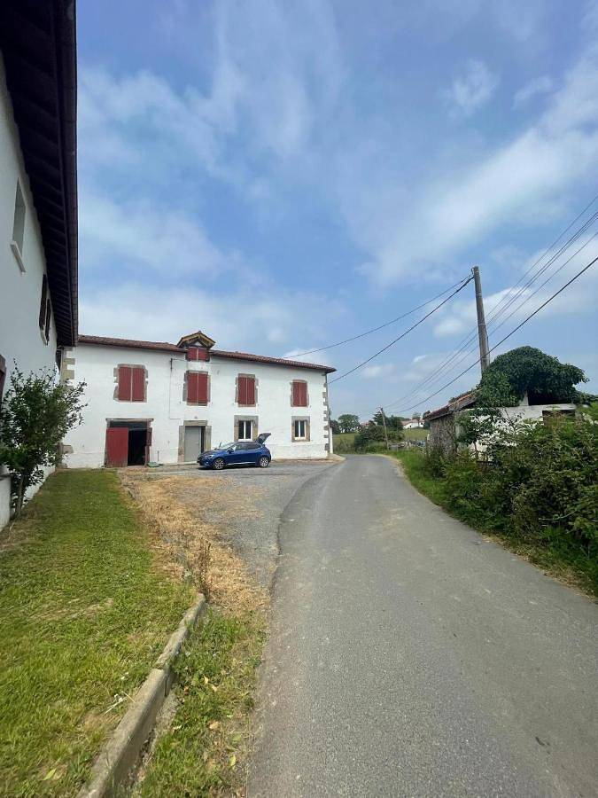 Appartement entier, One-Bedroom Apartment in Ayherre, Région de Bayonne