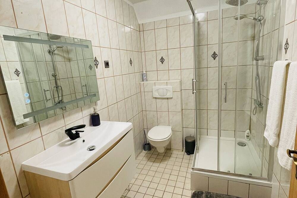 Ganze Wohnung, Easystay#3 Gemütliche Ferienwohnung in Kliniknähe mit Boxspringbett & Netflix in Bad Oeynhausen, Weserbergland