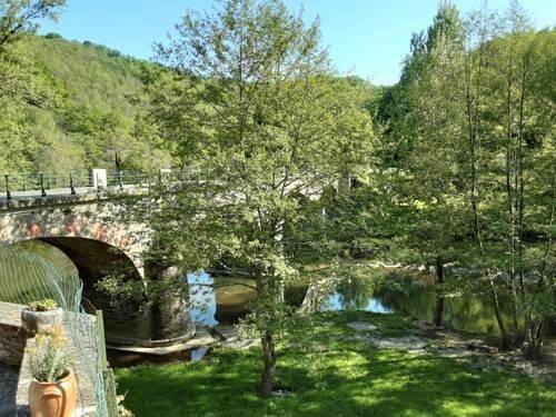 Hôtel pour 2 personnes, avec terrasse ainsi que vue et jardin à Mirandol-Bourgnounac