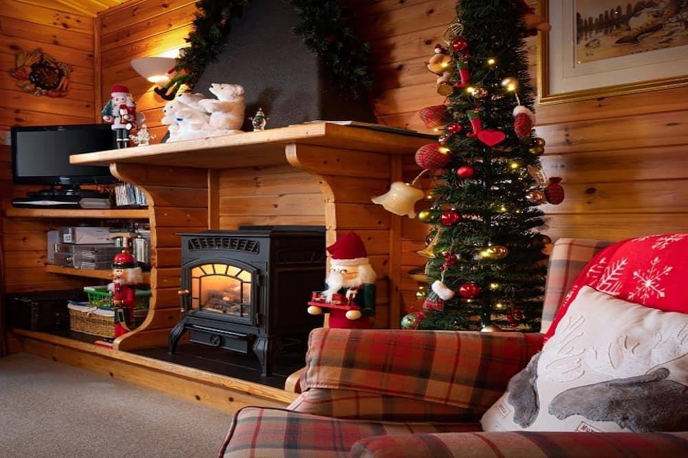 Twa Hoots Lodge -  a lodge that sleeps 4 guests  in 2 bedrooms in Aviemore, Highlands