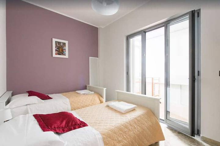 Gîte pour 8 personnes, avec terrasse à Milazzo - 4