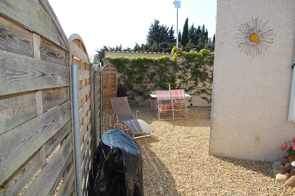 Ganze Wohnung, Studio 2 Personen in einem Dorf in Marsillargues, Côte d'Améthyste