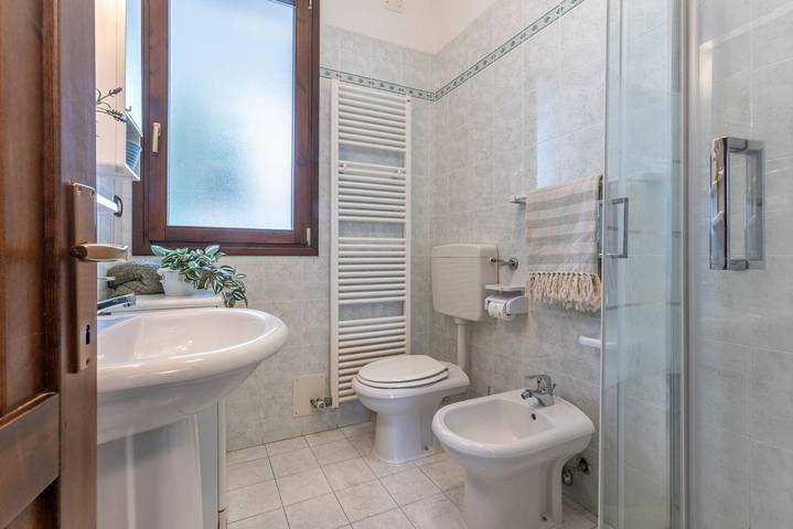 Entire apartment, GuestHost - Lido delle Nazioni Villa with Parking in Comacchio, Ferrara Province