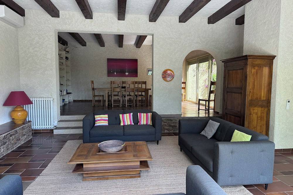 Villa de estilo californiano, espacios abiertos, zona residencial tranquila, con vistas al mar in Les Issambres, Roquebrune-sur-Argens