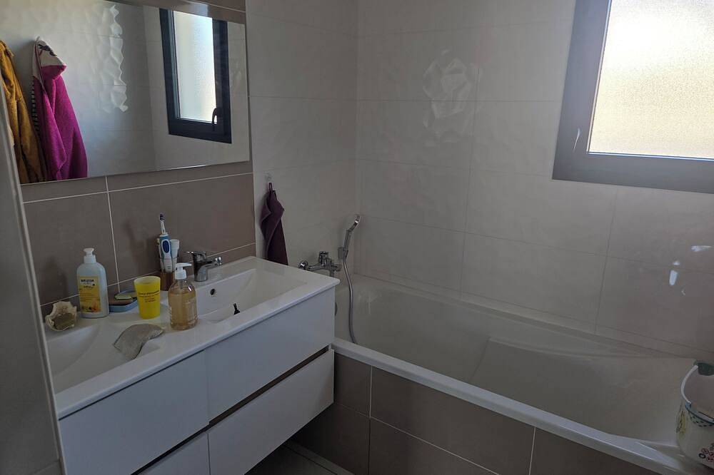 3 bedroom house with swimming pool in Romans-sur-Isère Quiet and secure condominium in Romans-sur-Isère, Valence region