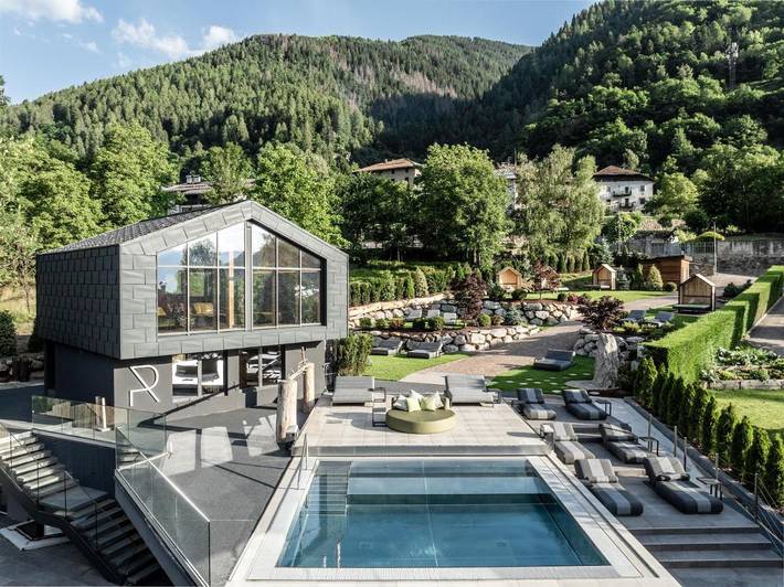 Hôtel pour 4 personnes, avec jardin et sauna ainsi que jacuzzi et piscine - 1