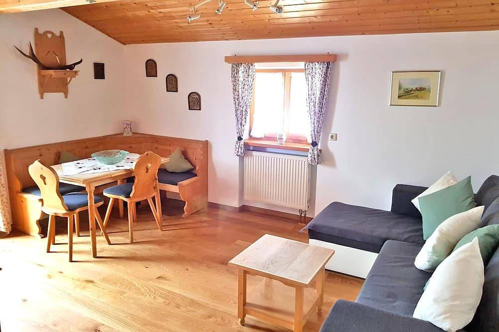 Ganze Wohnung, Ferienwohnung Ii 45 qm, separates Schlafzimmer und Ost-Balkon in Aschau (Chiemgau), Aschau im Chiemgau