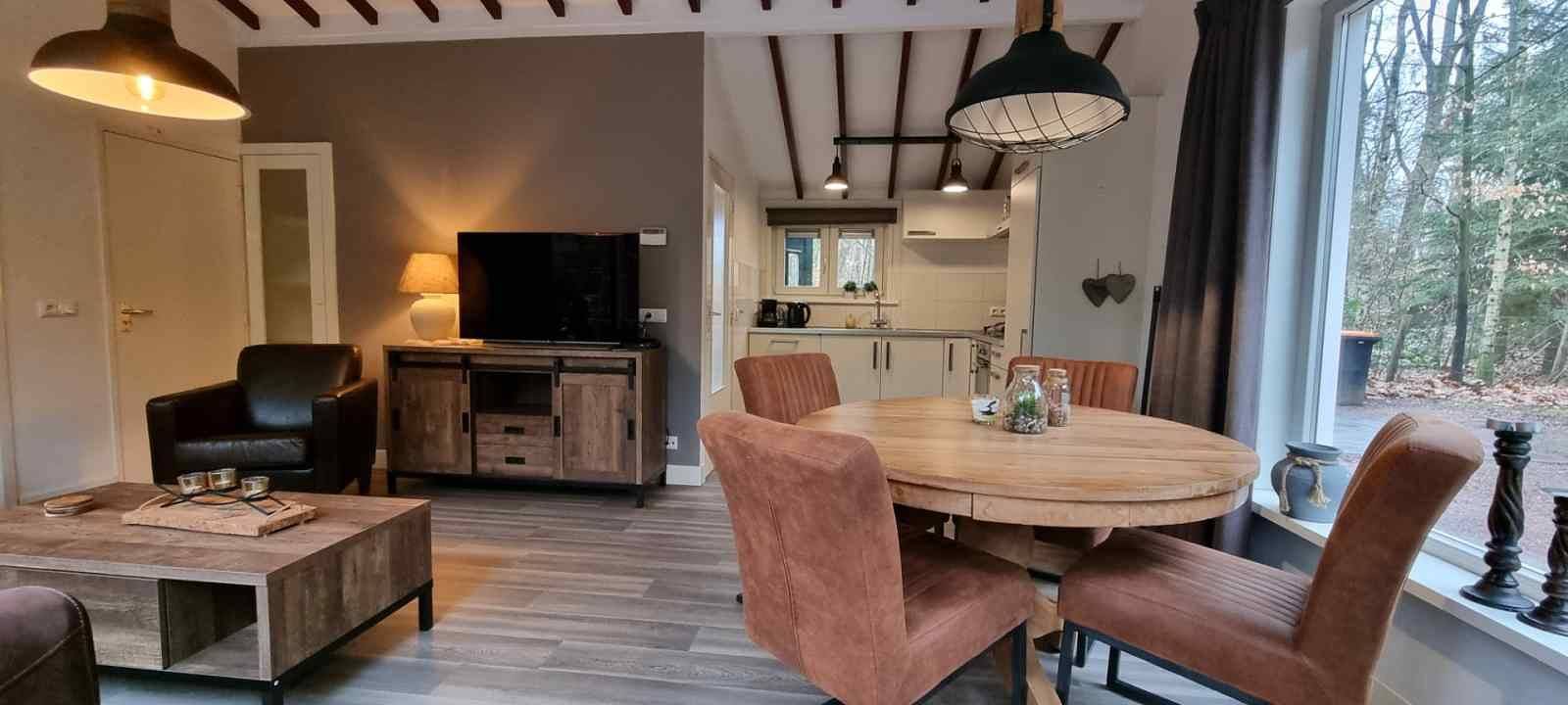Luxuriöses Ferienhaus mit Whirlpool für 4 Personen in den Wäldern in Epe, Veluwe