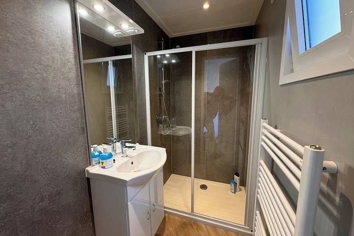 Ferienhaus mit Waldblick und privatem Jacuzzi in Veluwe