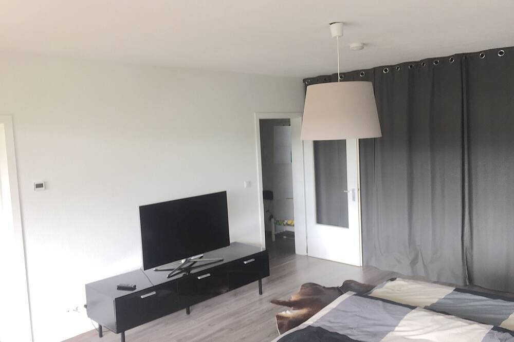 Ganze Wohnung, Modernes Designstudio mit toller Aussicht und hervorragender Verkehrsanbindung in Darmstadt, Südhessen