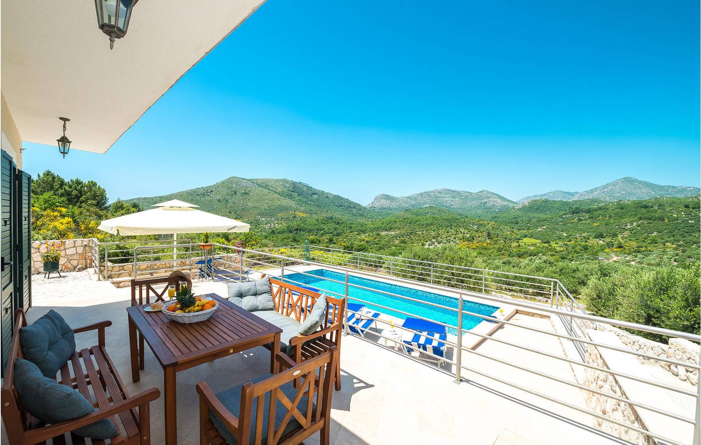 Trendige 1-Zimmer-Wohnung mit Pool und WLAN, 1,5 km vom Strand entfernt in Orasac, Grad Dubrovnik