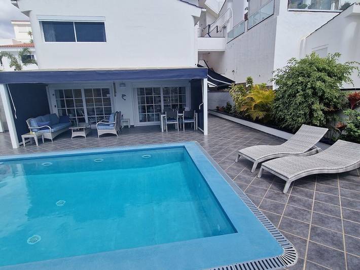 Villa for 4 people, with terrace and pool in San Agustin